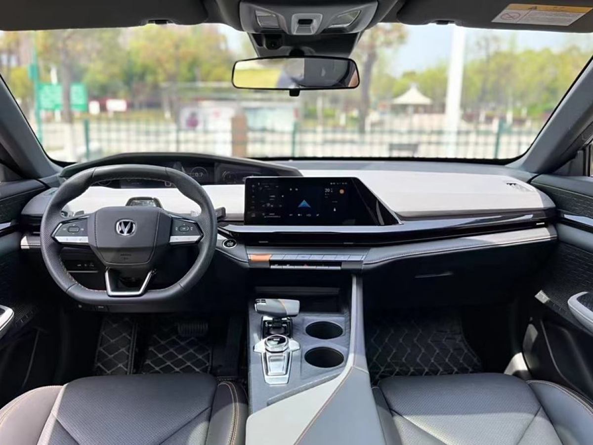 長(zhǎng)安 長(zhǎng)安UNI-V  2022款 1.5T 尊貴型圖片