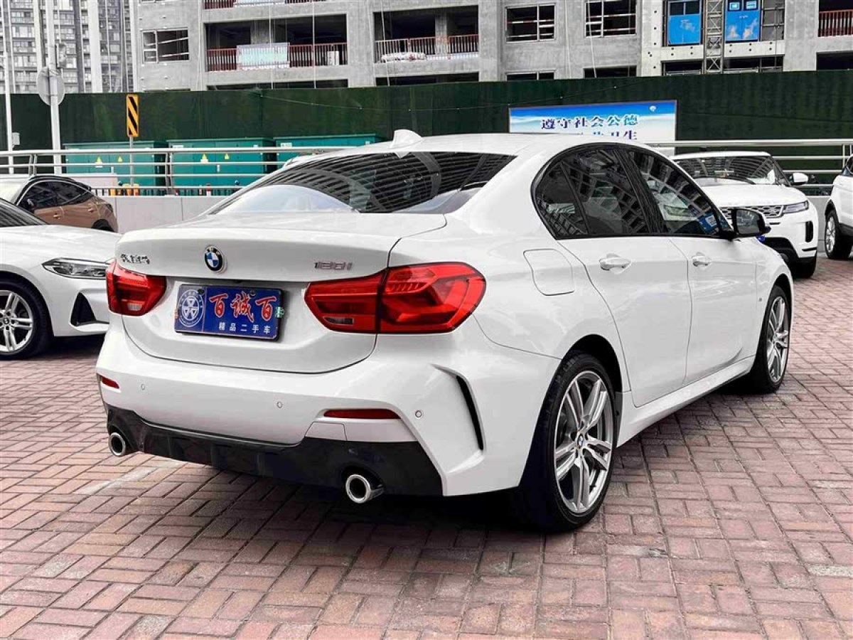 寶馬 寶馬1系  2019款 120i 領(lǐng)先型M運(yùn)動(dòng)套裝圖片