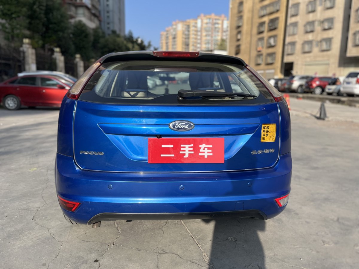 福特 ?？怂? 2011款 兩廂 1.8L 自動(dòng)時(shí)尚型圖片