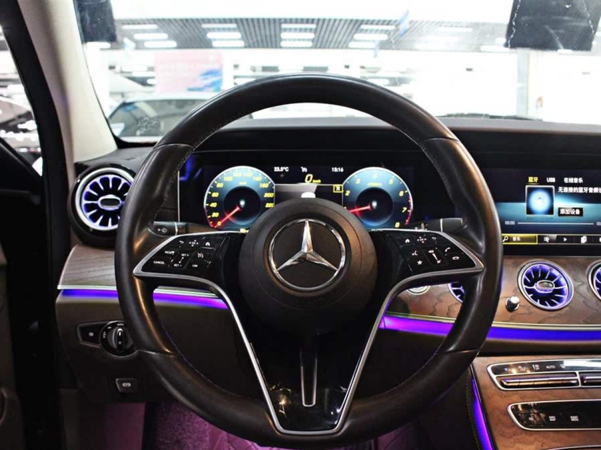 奔馳 奔馳E級  2021款 改款 E 300 L 豪華型圖片
