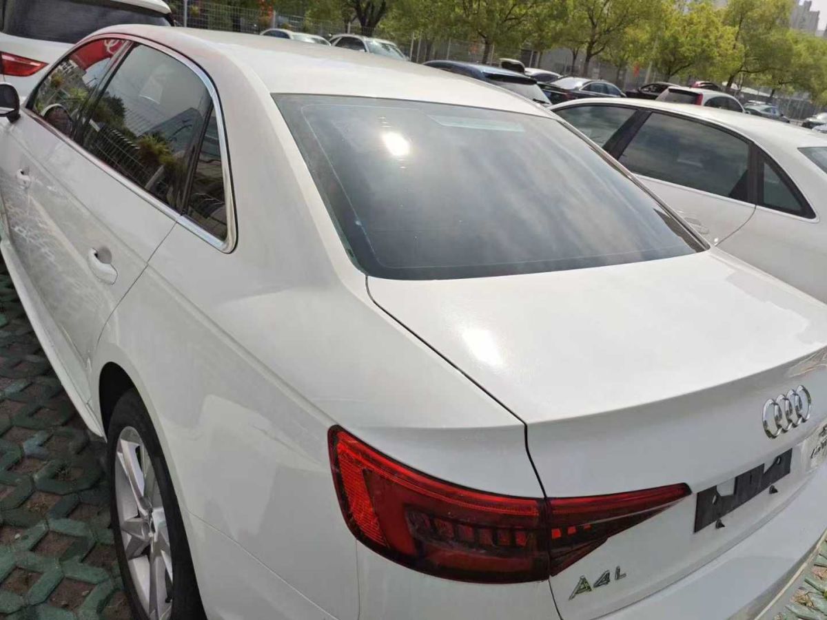 奧迪 奧迪A4L  2017款 A4L 40TFSI 時(shí)尚型圖片