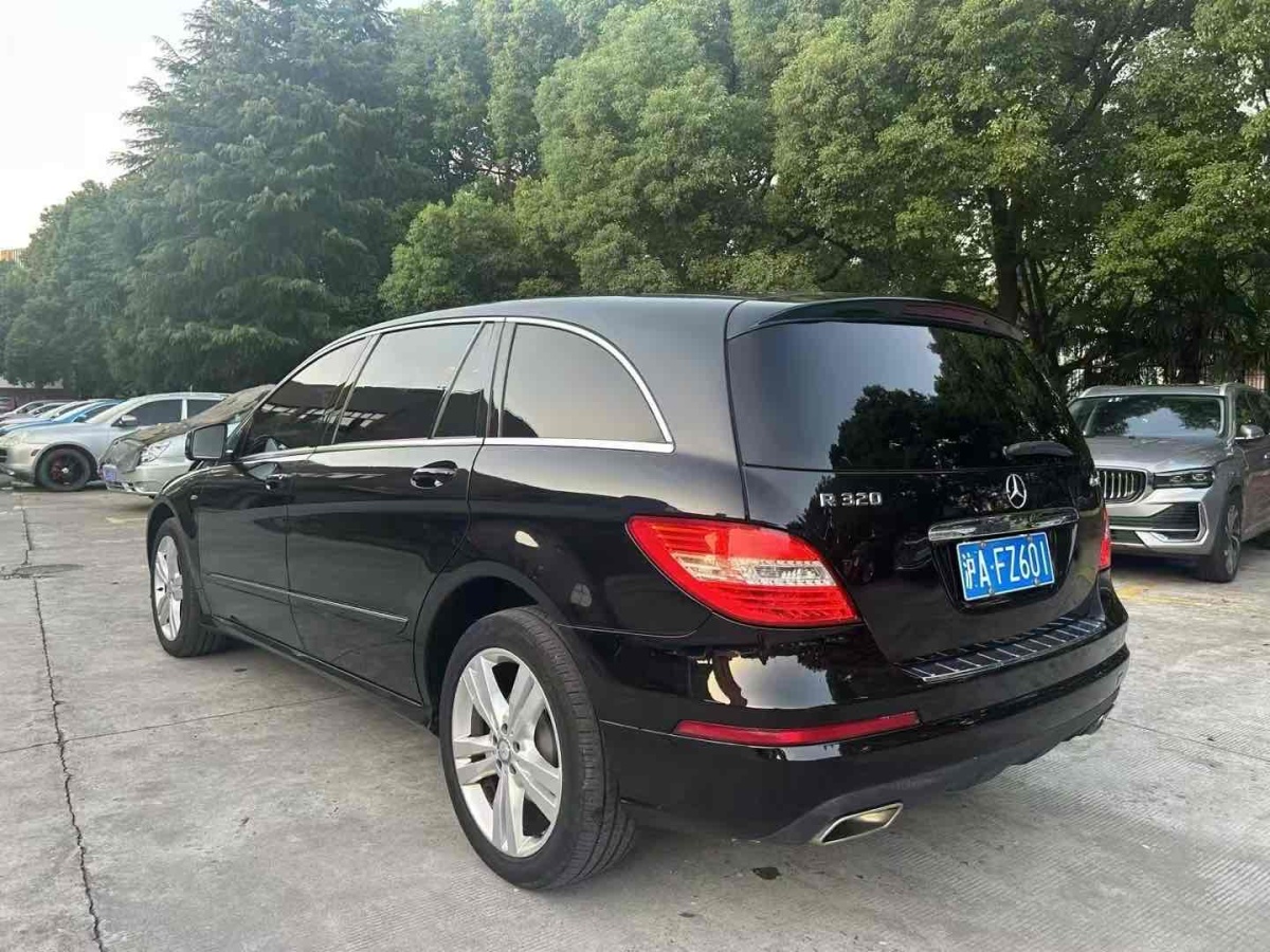 奔馳 奔馳R級  2017款 R 320 4MATIC 豪華型臻藏版圖片