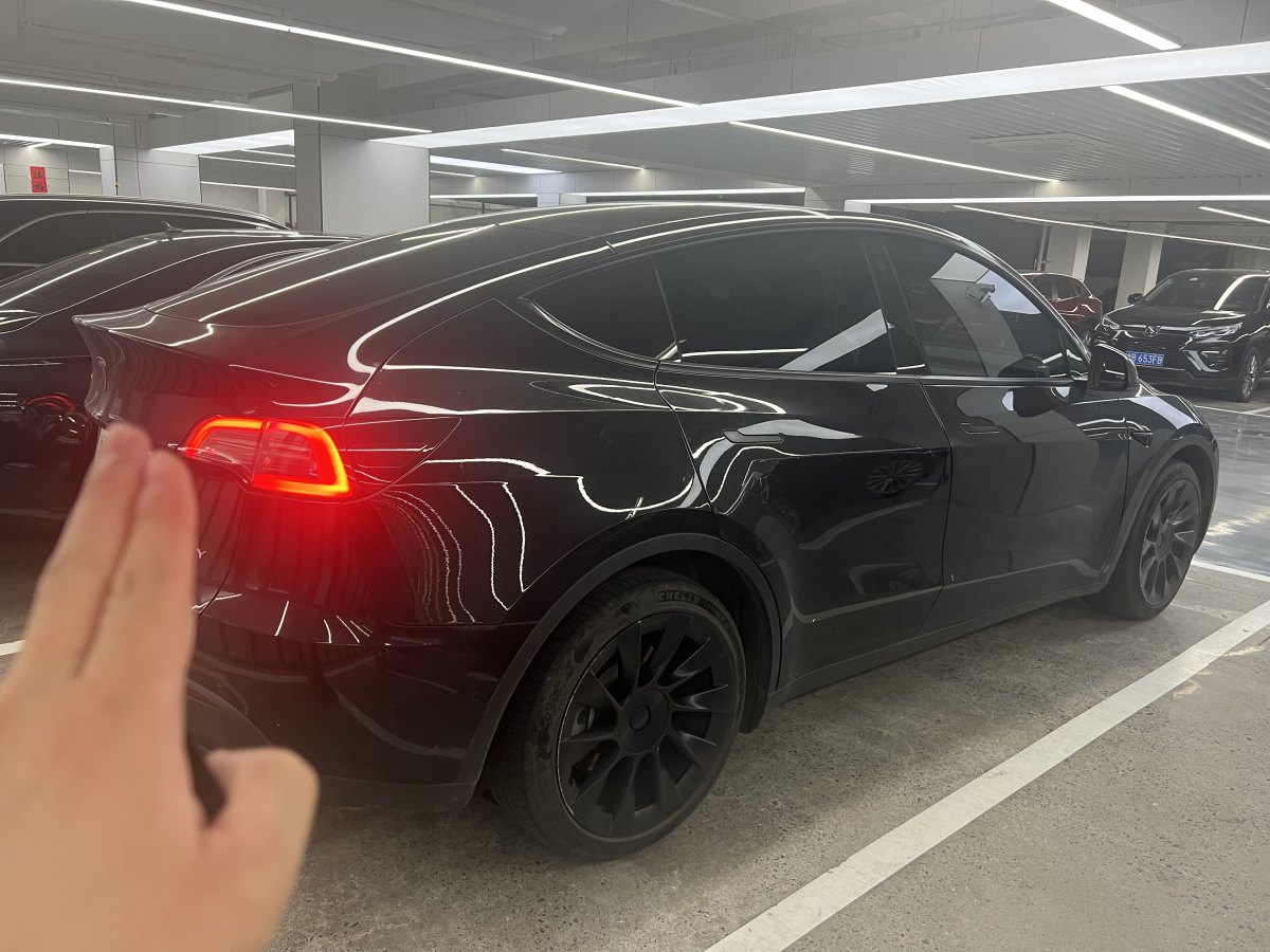 特斯拉 Model Y  2021款 改款 標(biāo)準(zhǔn)續(xù)航后驅(qū)升級版圖片