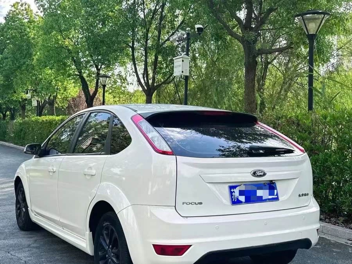 福特 ?？怂? 2012款 兩廂經(jīng)典 1.8L 自動時尚型圖片