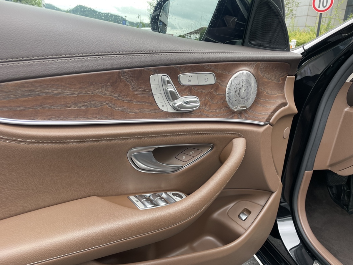 奔馳 奔馳E級(jí)  2023款 E 300 L 豪華型圖片