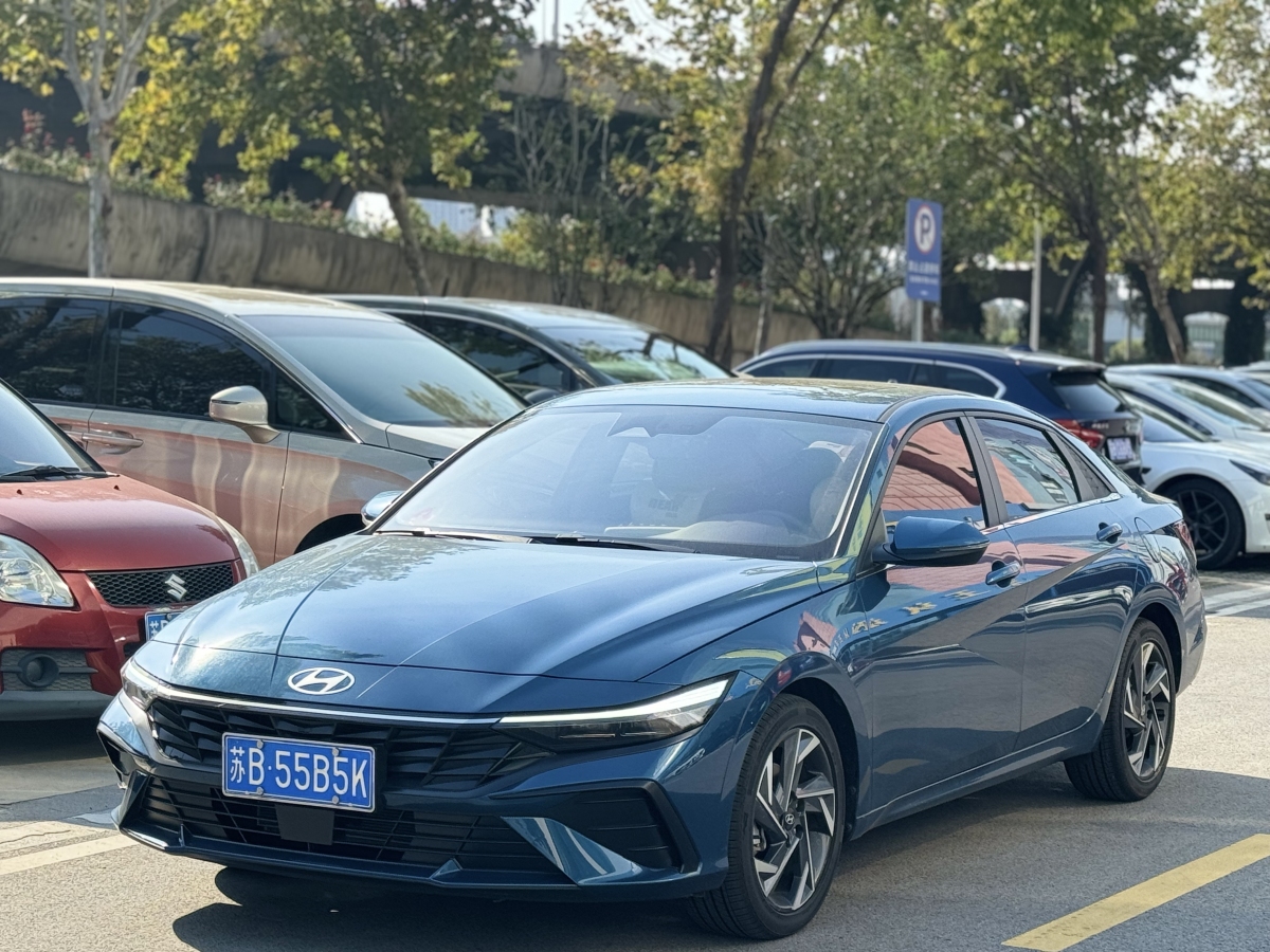 現(xiàn)代 伊蘭特  2023款 1.5L CVT LUX尊貴版圖片