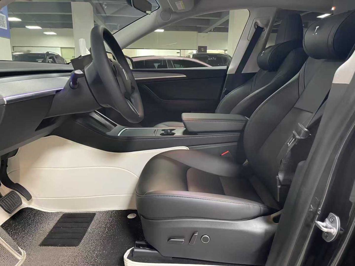 特斯拉 Model Y  2025款 后輪驅(qū)動(dòng) 首發(fā)版圖片