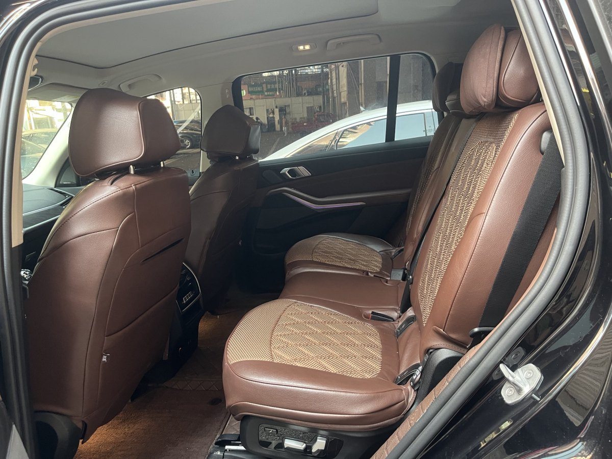 寶馬 寶馬X7  2020款 xDrive40i 領(lǐng)先型豪華套裝圖片