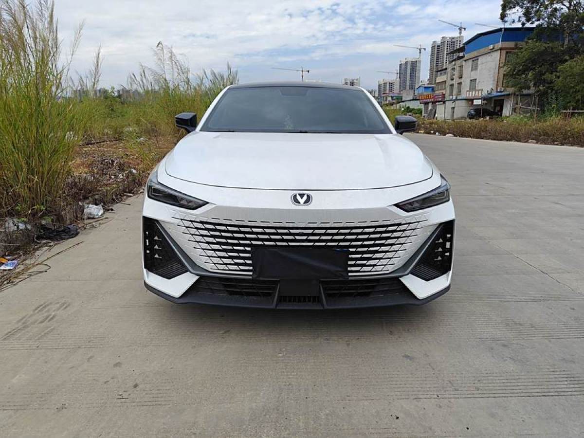 長安 長安UNI-V  2022款 1.5T 尊貴型圖片