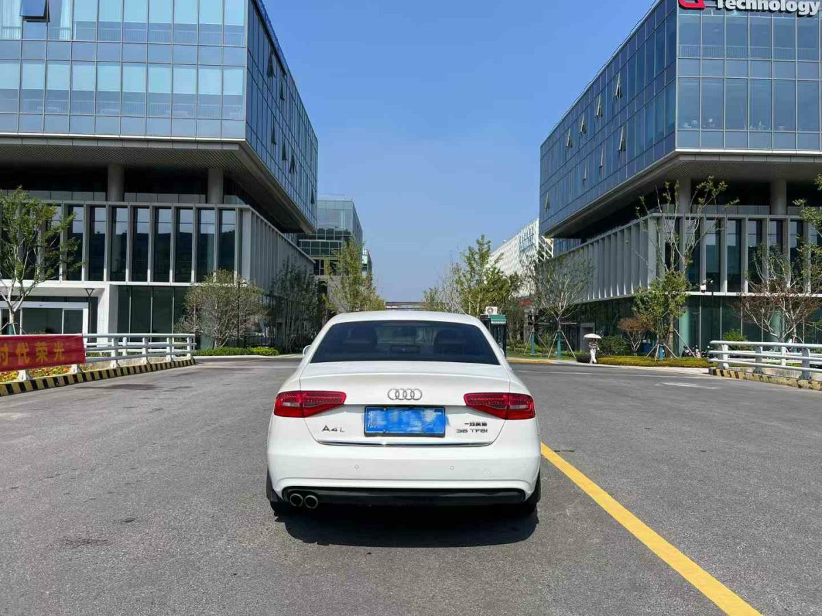 2015年4月奧迪 奧迪A4L  2015款 A4L 1.8TFSI 30TFSI 舒適型