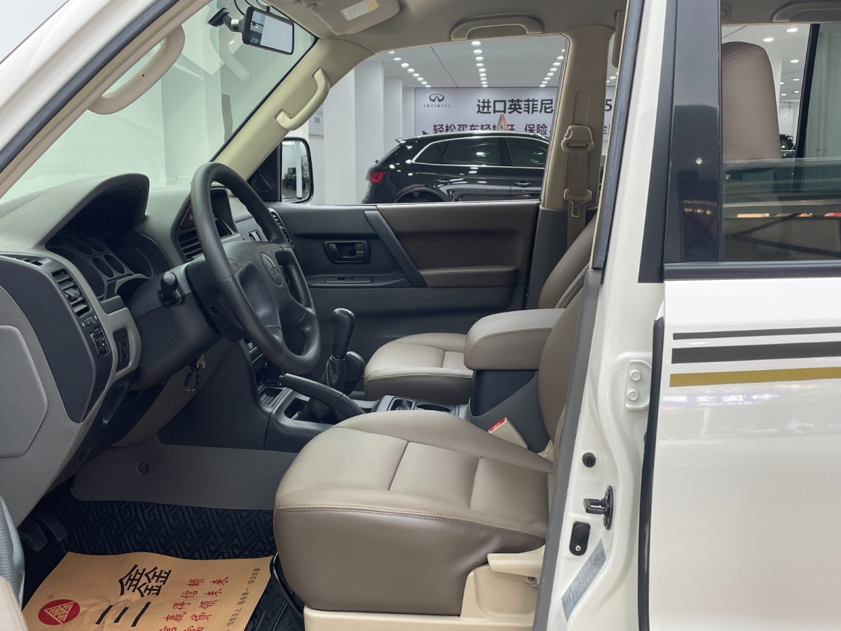 2011年4月三菱 帕杰羅  2011款 V73 3.0L MT GL