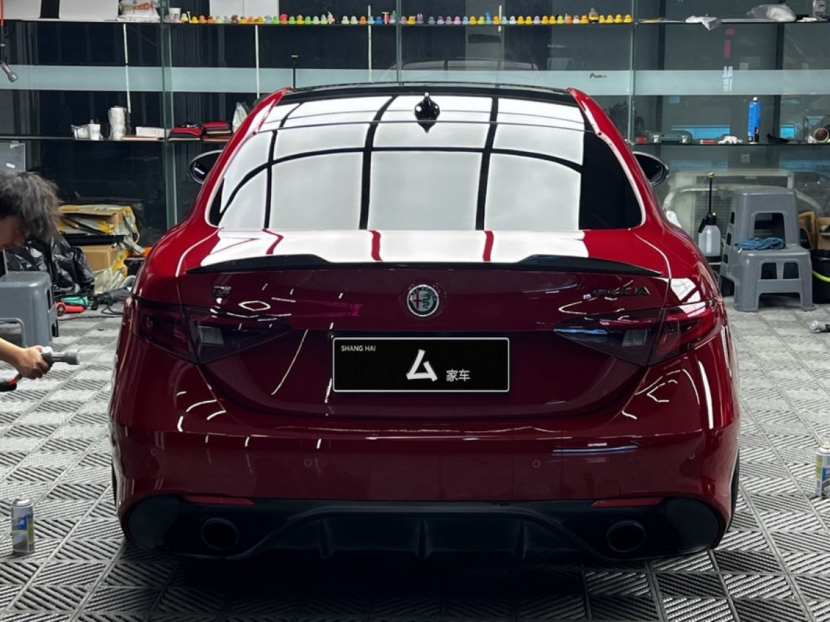 阿尔法·罗密欧 Giulia  2022款 2.0T 280HP Veloce 赛道版图片