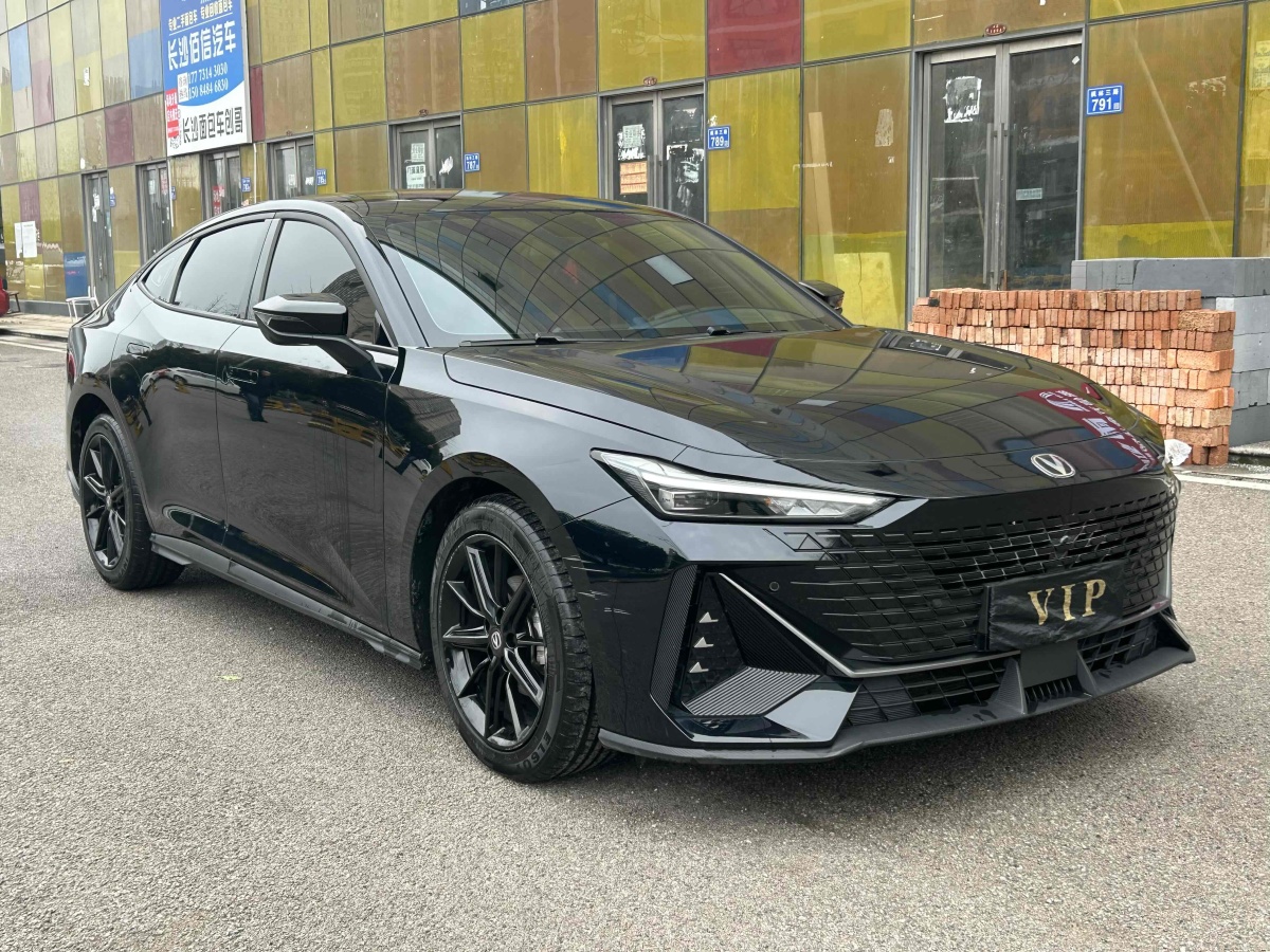 長(zhǎng)安 長(zhǎng)安UNI-V  2022款 1.5T 尊貴型圖片