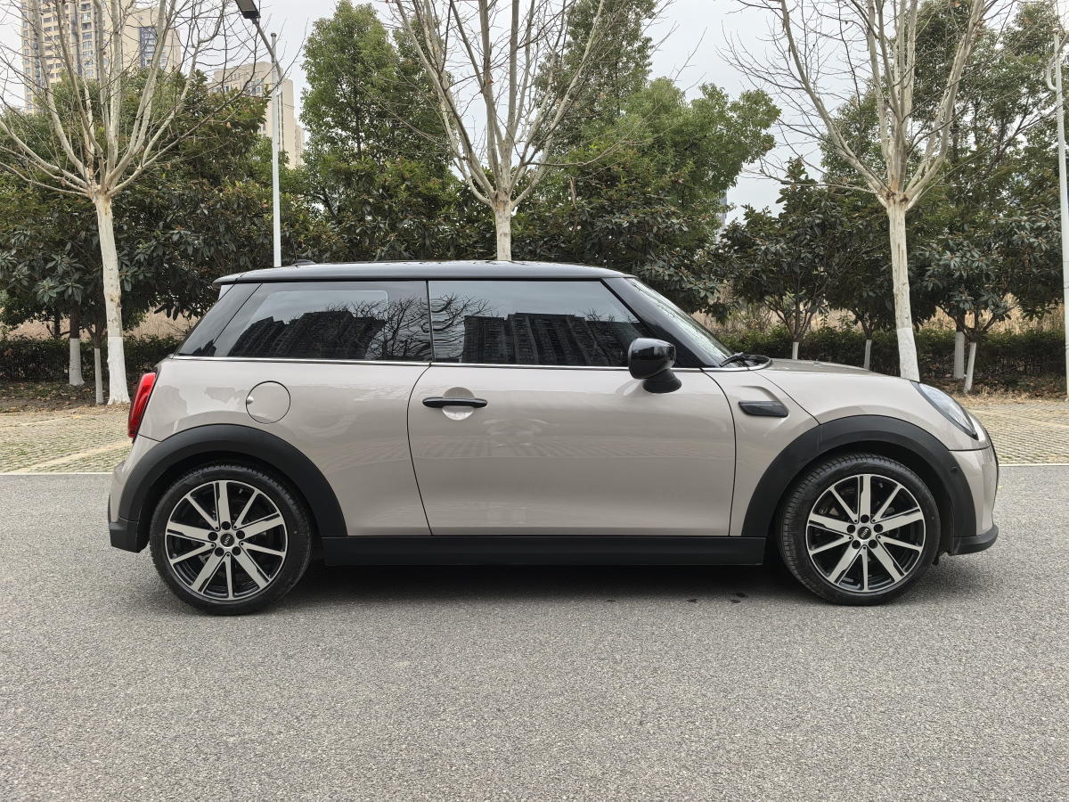 MINI MINI  2022款 改款 1.5T COOPER 藝術(shù)家圖片