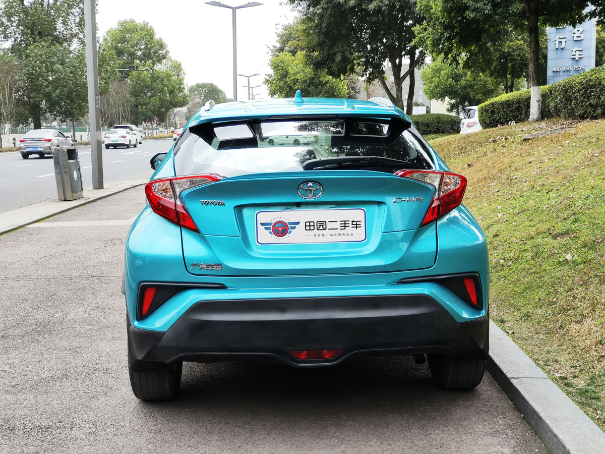 豐田 C-HR  2020款 2.0L 領(lǐng)先版圖片