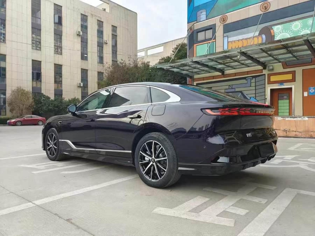 嵐圖 嵐圖追光  2024款 PHEV 四驅(qū)超長(zhǎng)續(xù)航旗艦版圖片