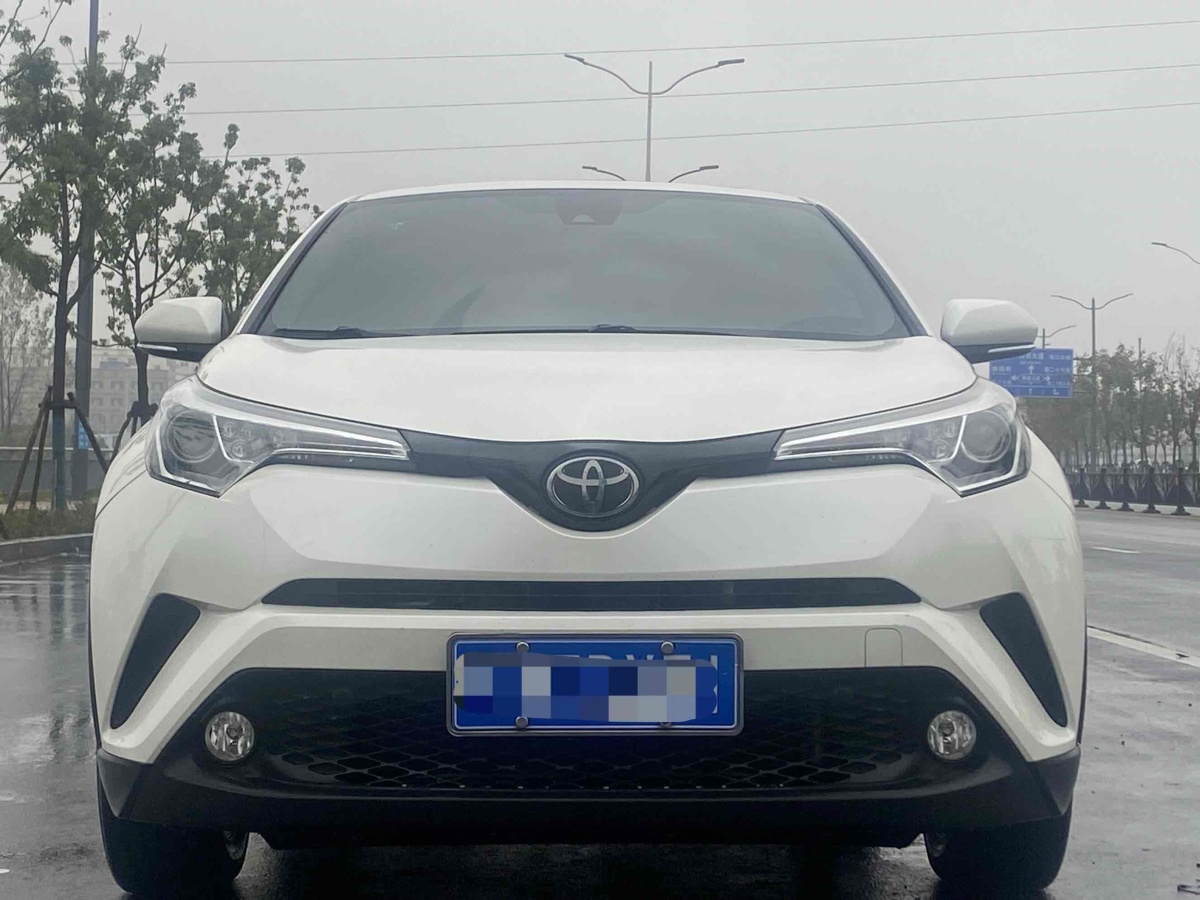 豐田 C-HR  2018款 2.0L 領(lǐng)先天窗版 國V圖片