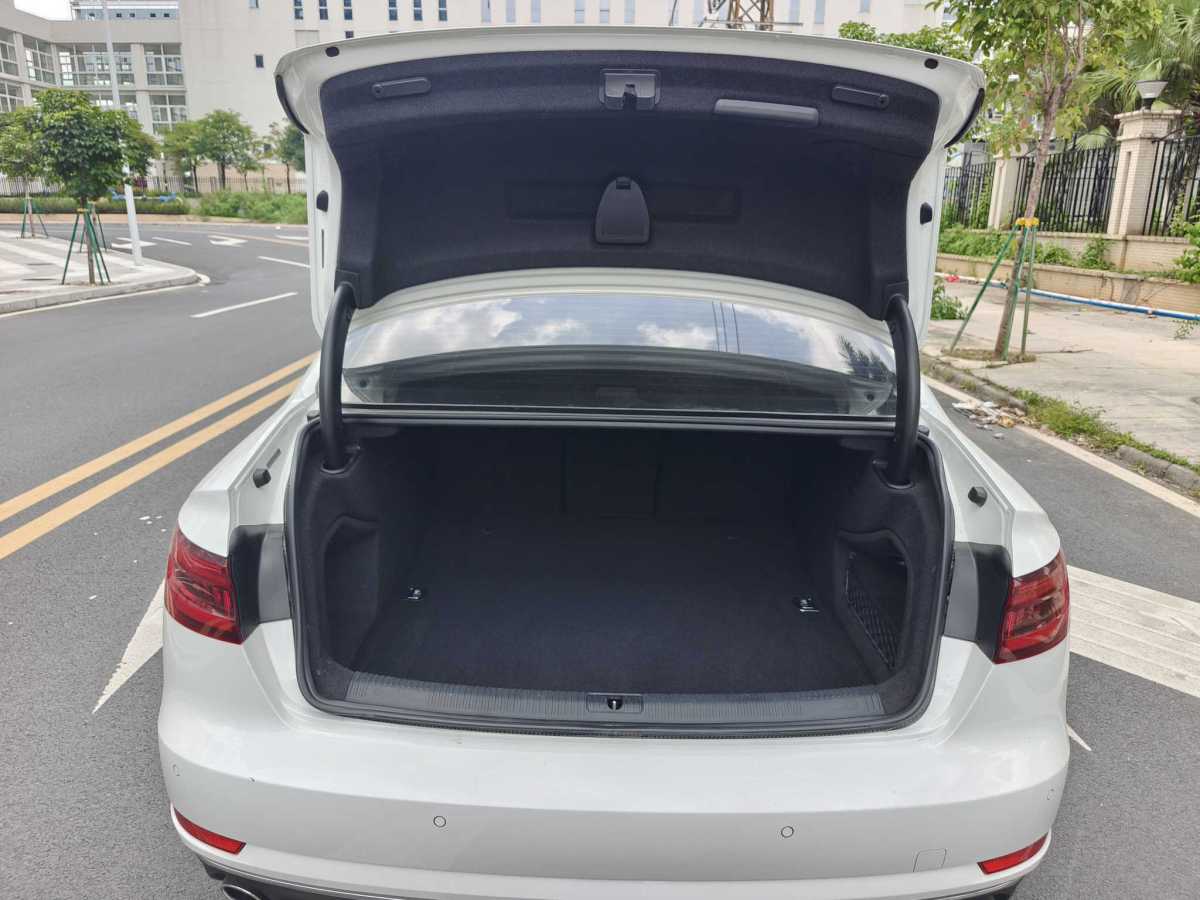 奧迪 奧迪A4L  2018款 30周年年型 40 TFSI 進(jìn)取型圖片