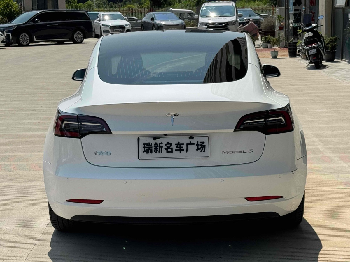 特斯拉 Model Y  2020款 改款 標(biāo)準(zhǔn)續(xù)航后驅(qū)升級(jí)版圖片