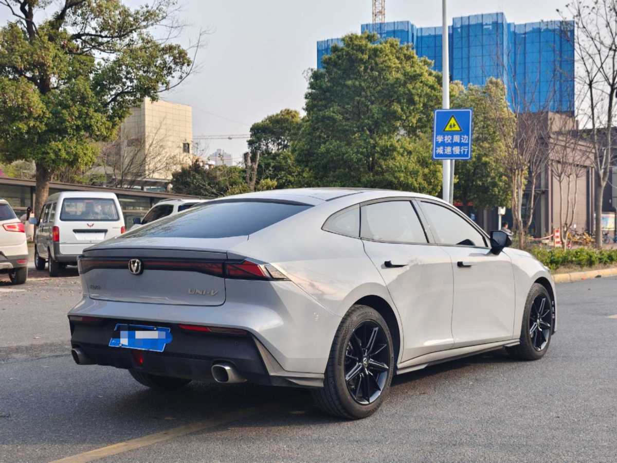 長(zhǎng)安 長(zhǎng)安UNI-V  2022款 1.5T 尊貴型圖片