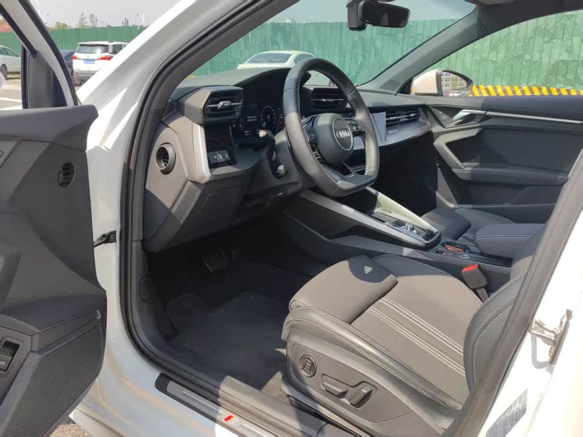 奧迪 奧迪A3  2024款 A3L Limousine 35 TFSI 時(shí)尚運(yùn)動(dòng)型圖片