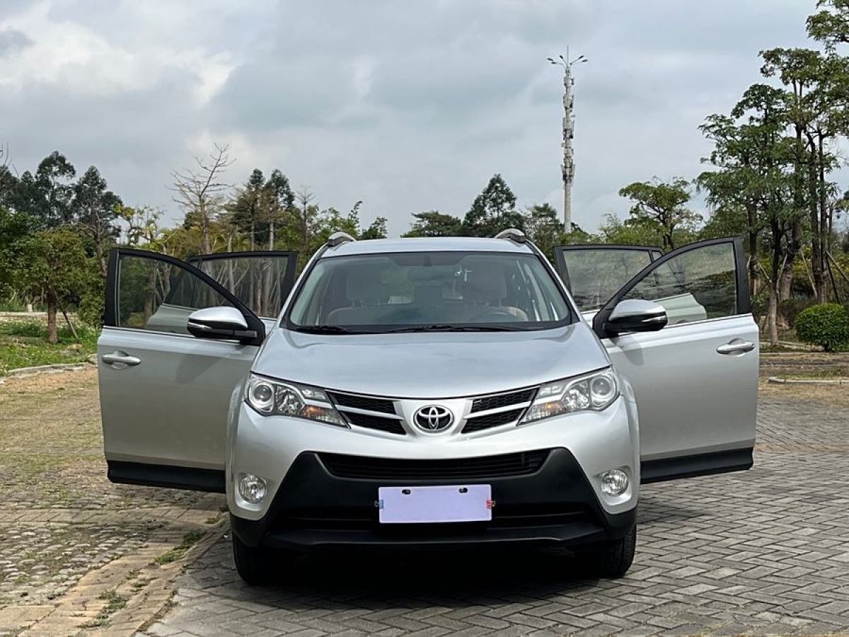 2015年3月豐田 RAV4榮放  2013款 2.0L CVT兩驅(qū)都市版