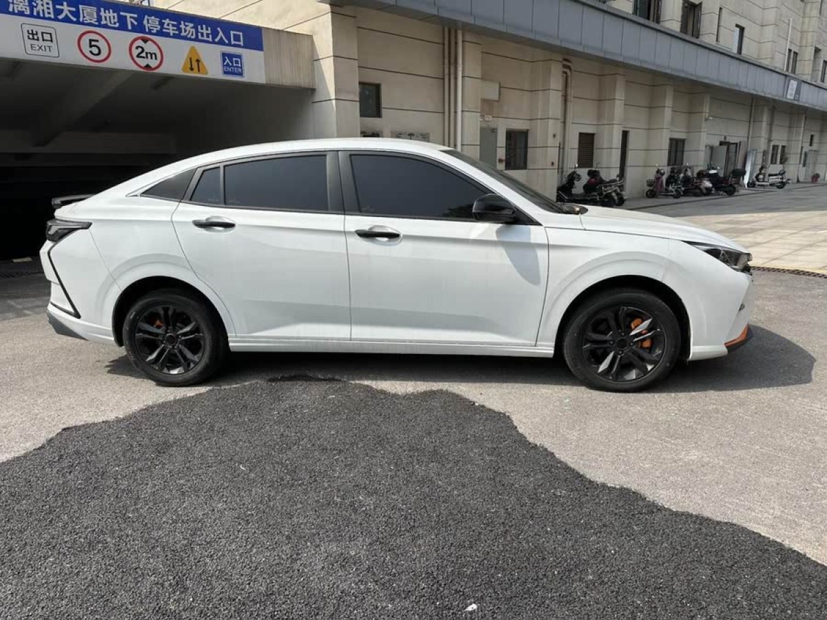 東風(fēng)風(fēng)神 奕炫  2023款 1.5L 自動(dòng)追風(fēng)版圖片