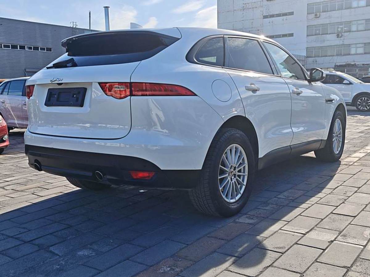 捷豹 F-PACE  2018款 2.0T 兩驅(qū)都市尊享版圖片