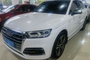 奥迪Q3 奥迪  35 TFSI 进取动感型