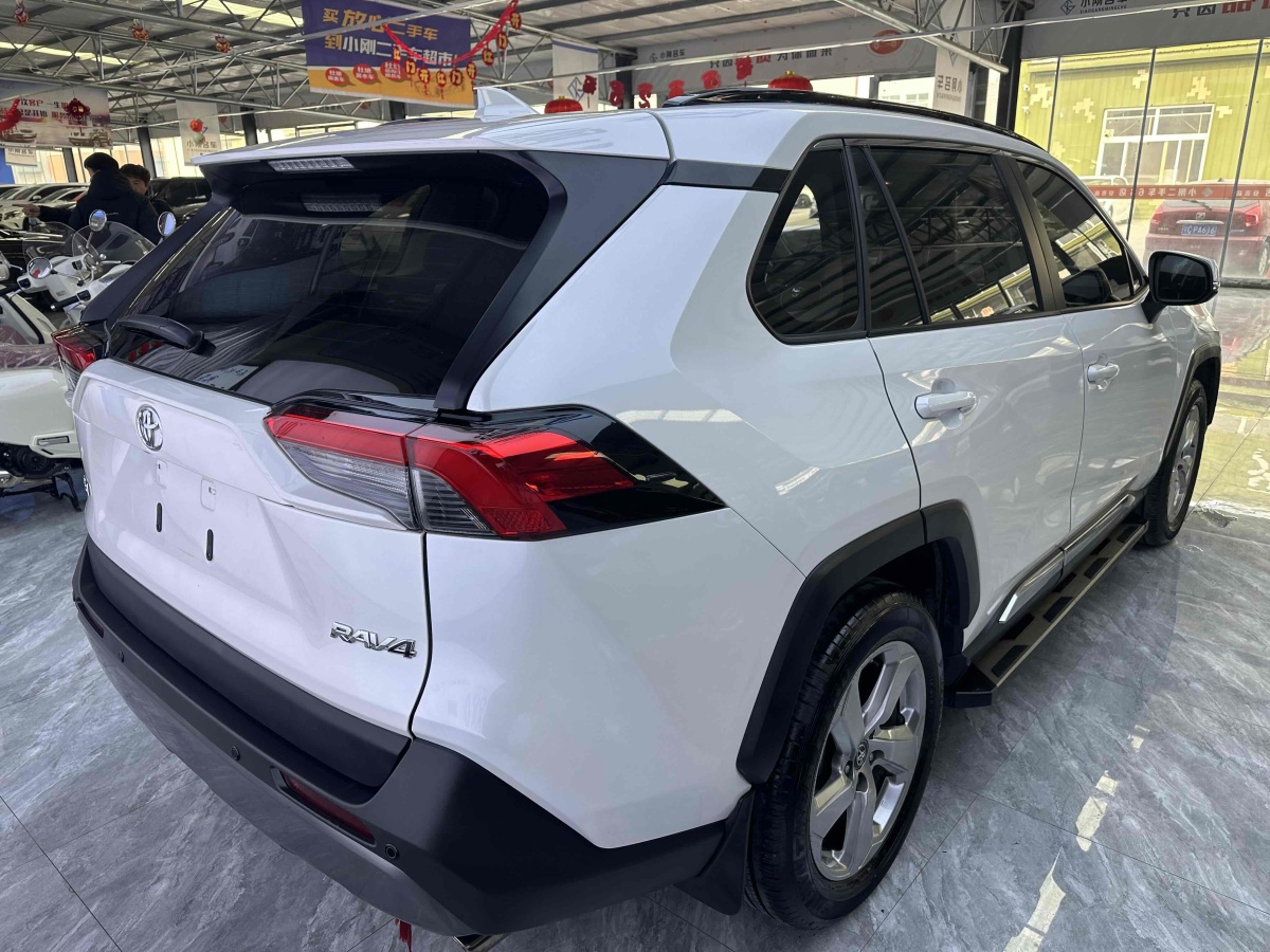 豐田 RAV4  2018款 榮放 2.0L CVT兩驅(qū)風尚版圖片