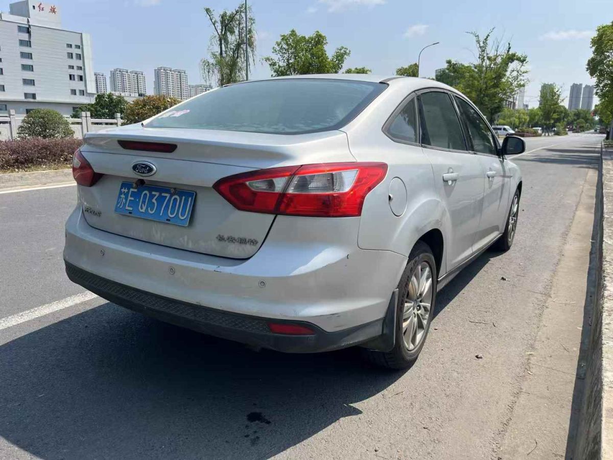 福特 ?？怂? 2013款 三廂經(jīng)典 1.8L 自動基本型圖片