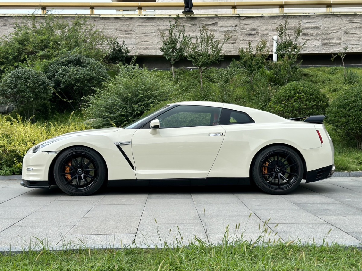 2012年9月日產(chǎn) GT-R  2012款 3.8T Premium Edition