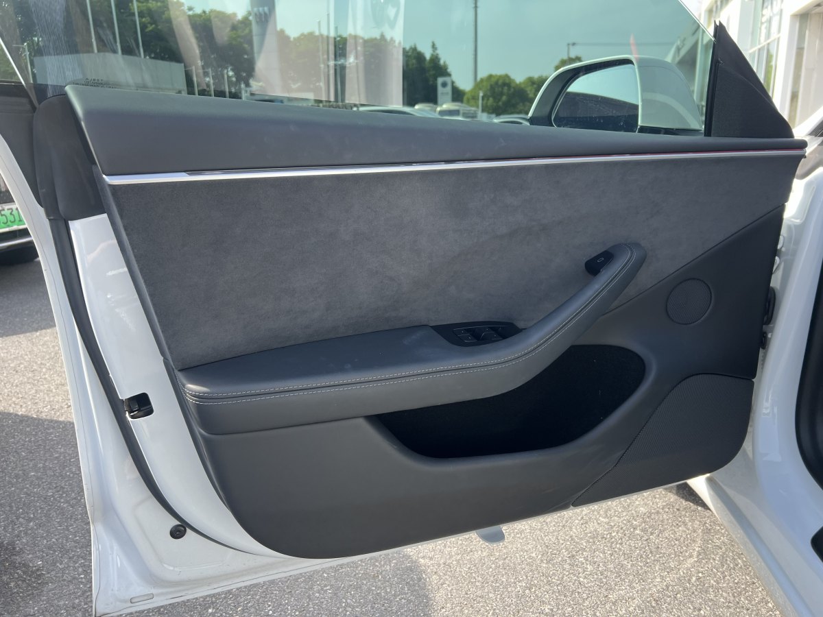 特斯拉 Model 3  2019款 長(zhǎng)續(xù)航全輪驅(qū)動(dòng)版圖片