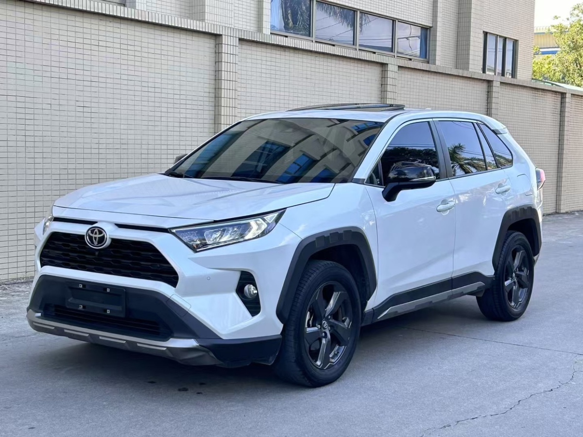 豐田 RAV4榮放  2022款 2.0L CVT四驅(qū)風(fēng)尚Plus版圖片