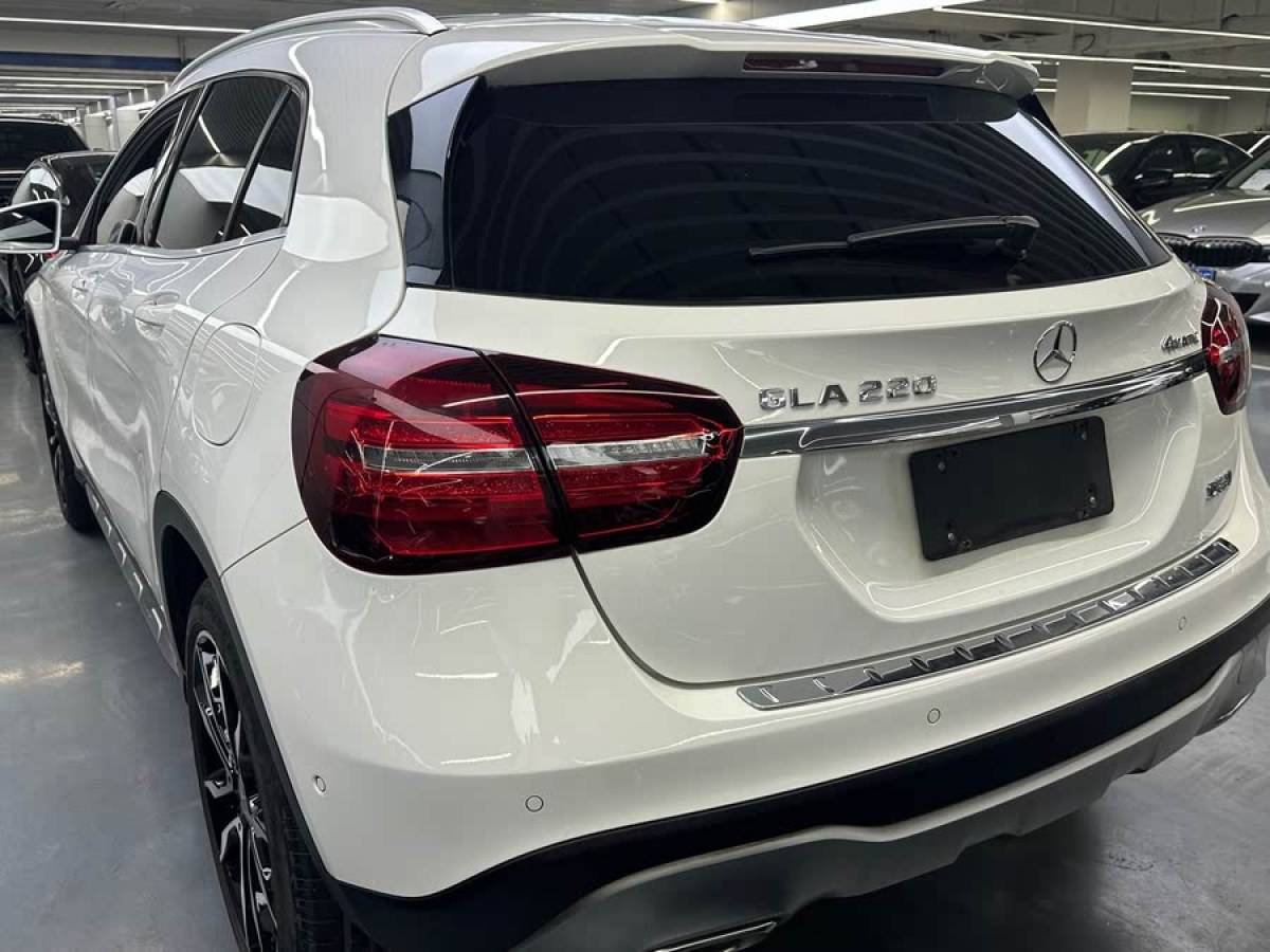 奔馳 奔馳GLA  2017款 GLA 220 4MATIC 豪華型圖片