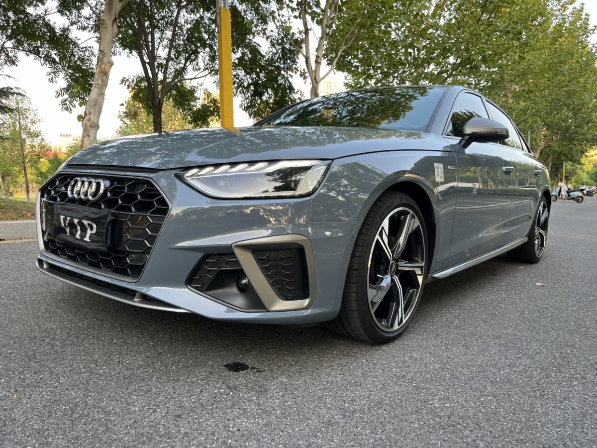 奥迪 奥迪A4L  2022款 40 TFSI quattro RS套件燃速型图片