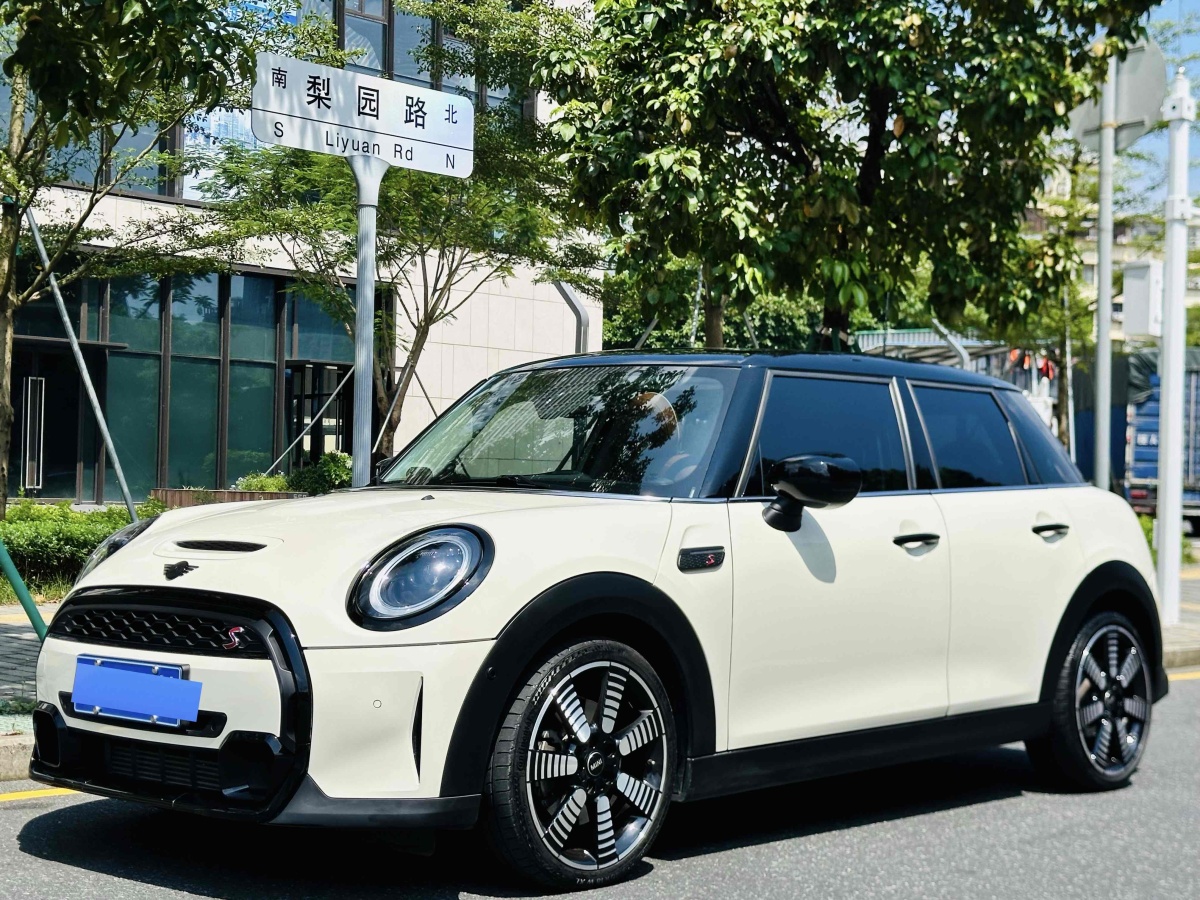 MINI MINI  2023款 2.0T COOPER S 藝術(shù)家 五門版圖片