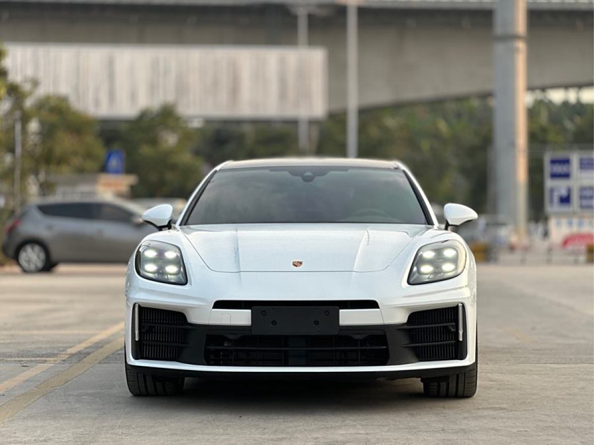 保時(shí)捷 Panamera  2024款 Panamera 4 行政加長(zhǎng)版 2.9T圖片