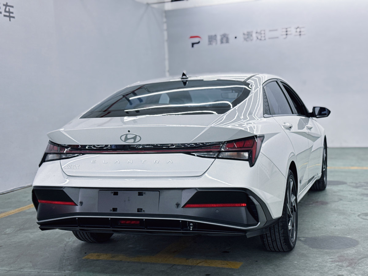 現(xiàn)代 伊蘭特  2023款 1.5L CVT LUX尊貴版圖片