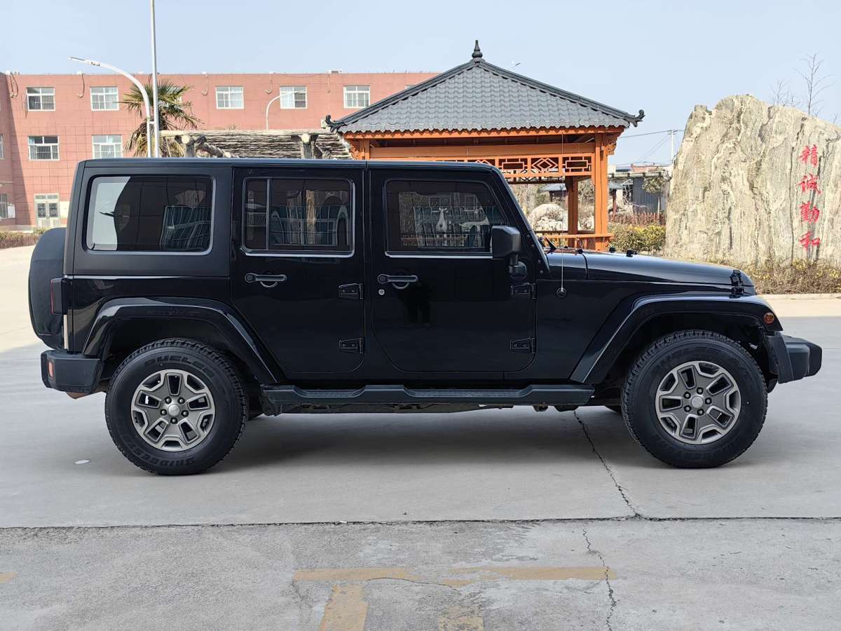 Jeep 牧馬人  2015款 3.0L Sahara 四門(mén)舒享版圖片