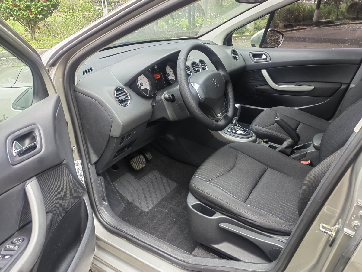 2014年9月标致 408  2013款 1.6L 自动舒适版