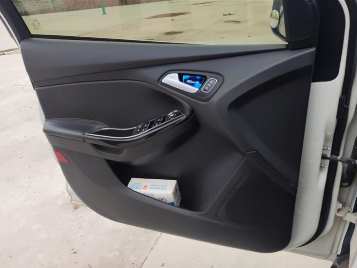 福特 福克斯  2017款 三厢 EcoBoost 125 自动超能风尚型智行版图片