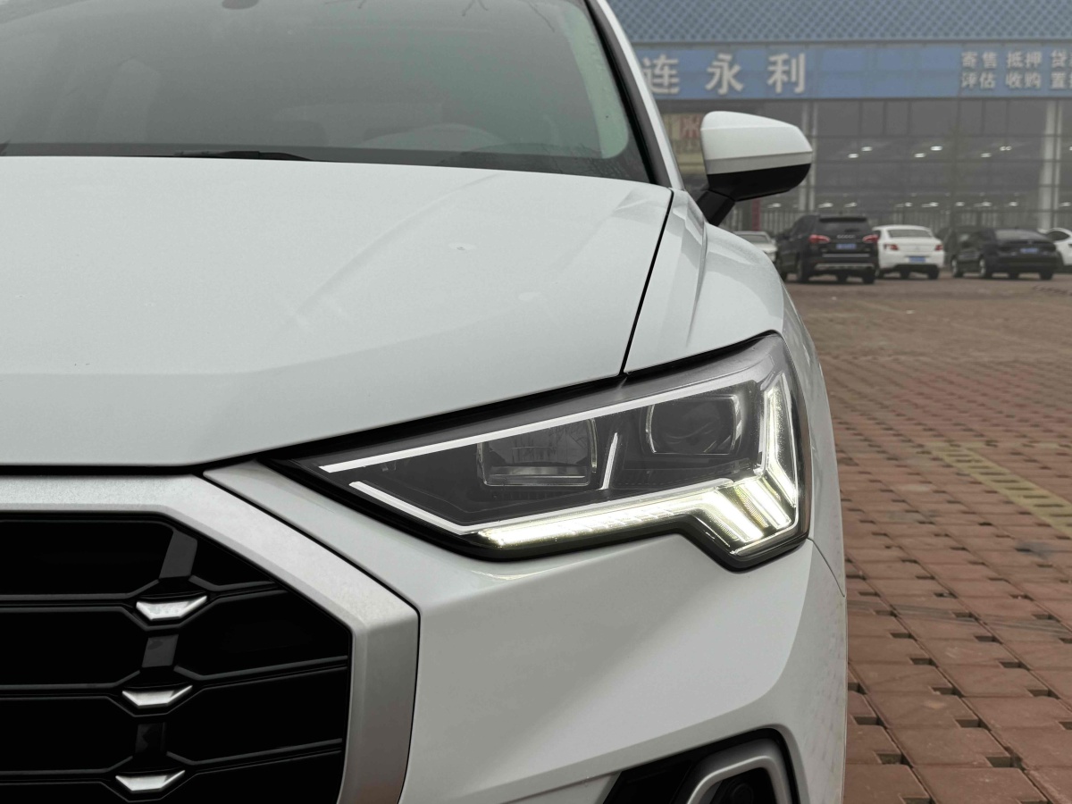 奧迪 奧迪Q3  2023款 40 TFSI 時(shí)尚動感型圖片