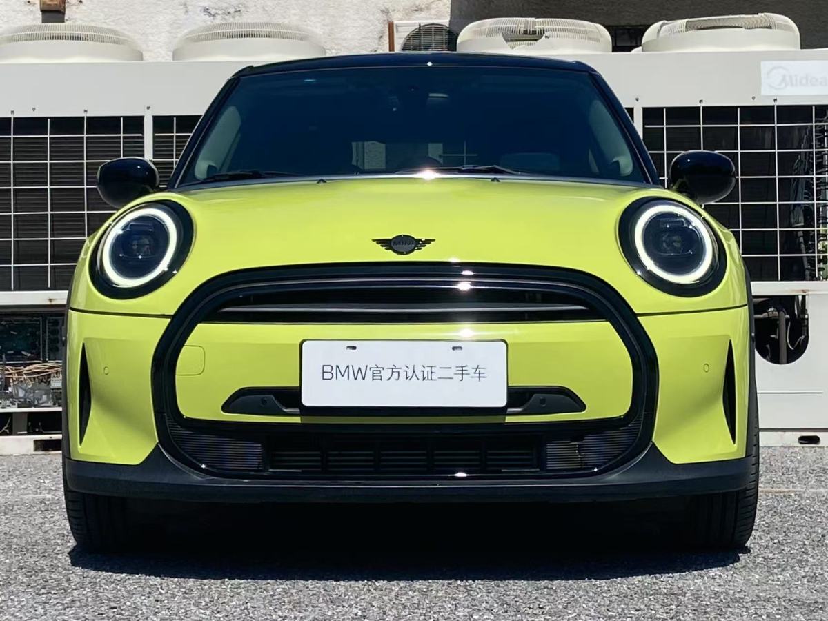 MINI MINI  2022款 1.5T COOPER 黑標(biāo)特別版 五門(mén)版圖片