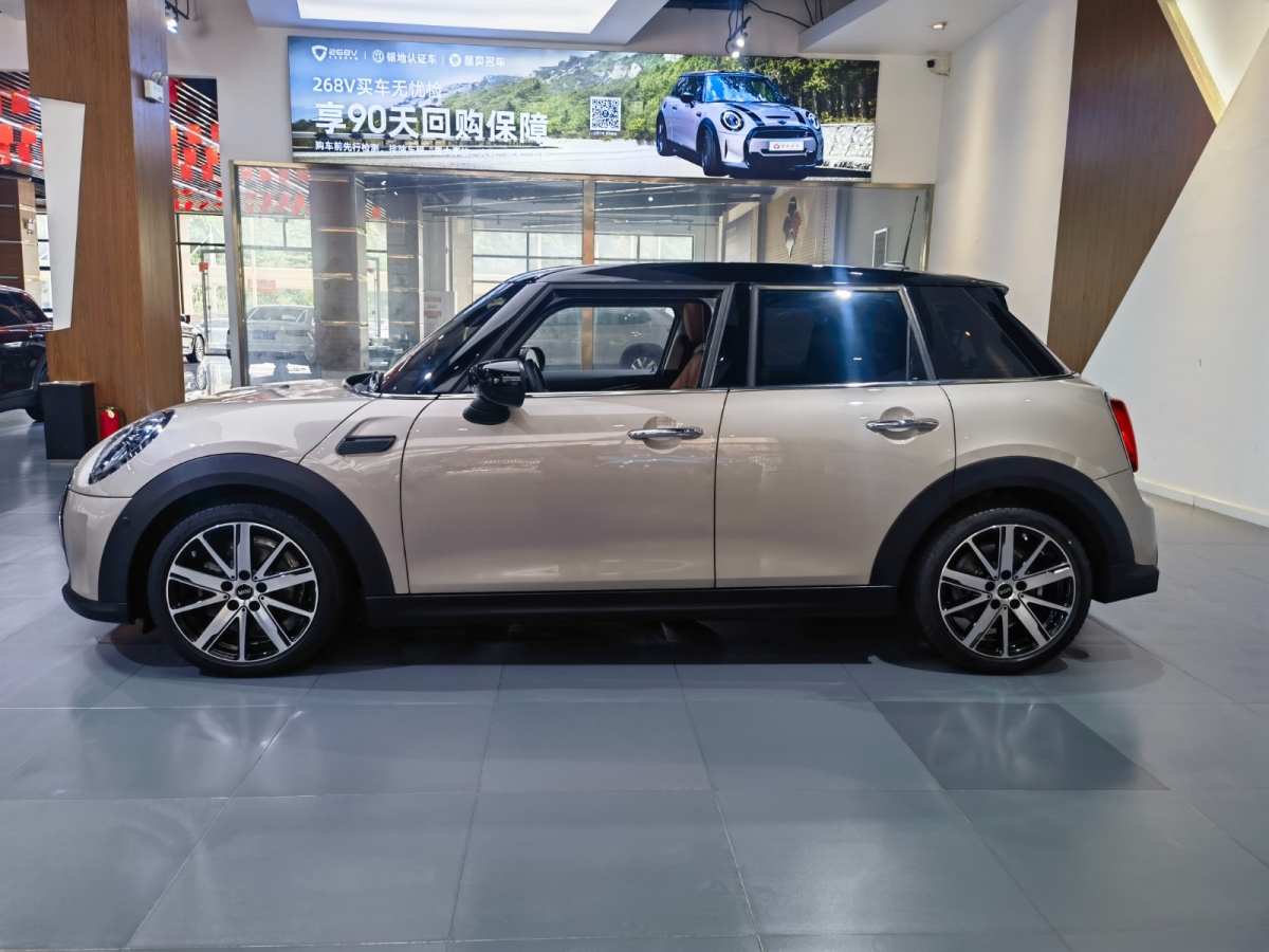 MINI MINI  2022款 改款 1.5T COOPER 艺术家 五门版图片