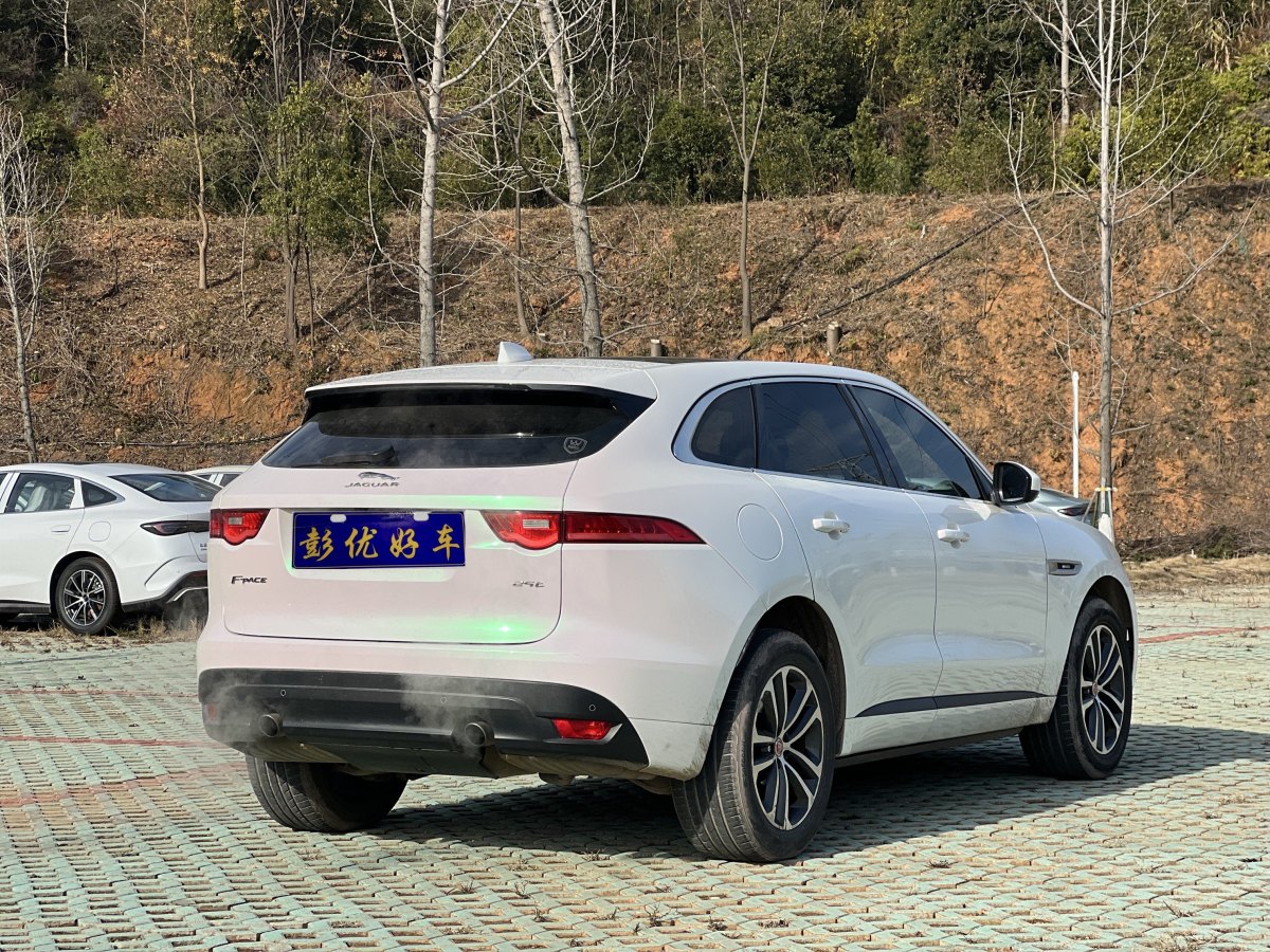 捷豹 F-PACE  2016款 2.0T 兩驅(qū)R-Sport運(yùn)動(dòng)版圖片