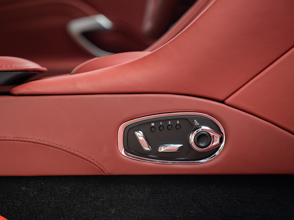 阿斯顿·马丁 阿斯顿・马丁DB11  2022款 4.0T V8 Coupe图片