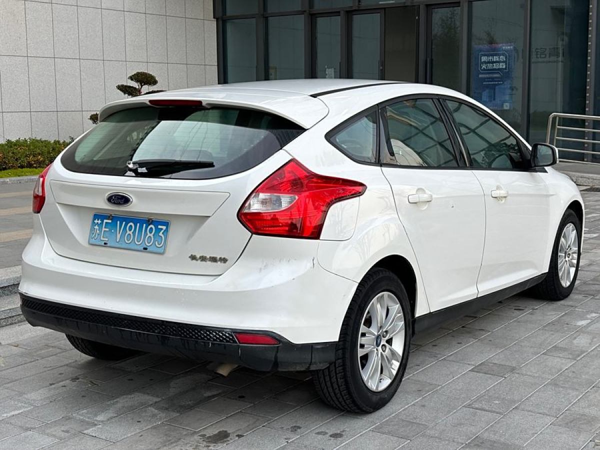 福特 ?？怂? 2012款 兩廂 1.6L 自動舒適型圖片