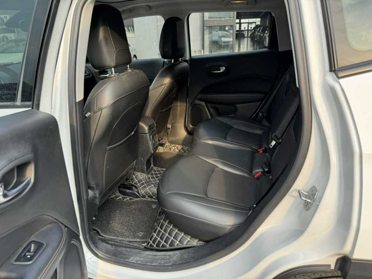 Jeep 指南者  2019款  220T 自动家享炫酷版图片