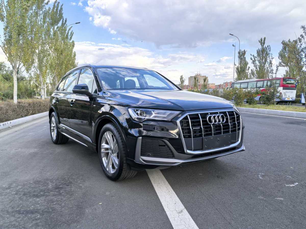 2023年4月奧迪 奧迪Q7  2023款 45 TFSI quattro S line運(yùn)動(dòng)型